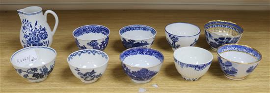 A collection of late 18th century Worcester, caughley, Liverpool etc blue and white tea bowls